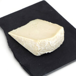kräftiger Ziegenkäse